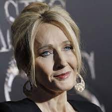 Rowling's characters through the lens of archetypes. J K Rowling Wehrt Sich Gegen Transphobie Vorwurfe Und Enthullt Dusteres Geheimnis Stars