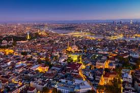 Mar 27, 2020 · climbing aboard one of the city's famous flotilla of ferries is the quintessential i̇stanbul experience. Luchtfoto Van Istanbul Stad Bij Zonsopgang In Turkije Gratis Foto