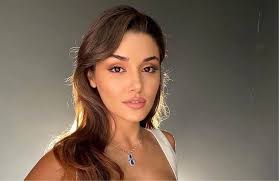 Hande Erçel will be a Speaker at the Frames Conference in Mumbai - Episode