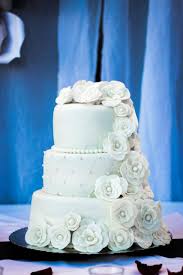 Scoop your desired amount buttercream frosting onto the first layer, then spread it around with a cake decorating spatula. How Much Does A Wedding Cake Cost In Australia
