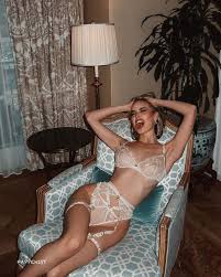 Elena Kamperi Nude and Sexy Photo Collection - Fappenist