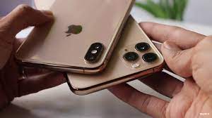 The backing is a pearlized gold and the trim around it. Ultimate Gold Comparison Iphone 11 Pro Max Vs Xs Max Glossy Vs Mat Finish Youtube