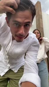 Chicken chicken se arrugó la camisa