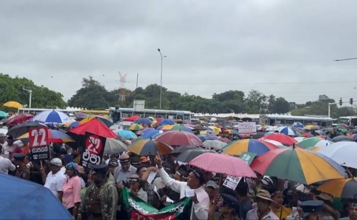 Large Crowd Gathers Near Parliament to Protest 22nd Amendment Despite Rain

Category