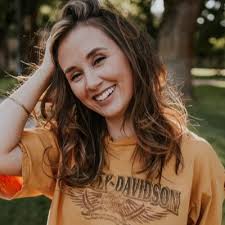 Lauren Camacho (@laurenisgoing)