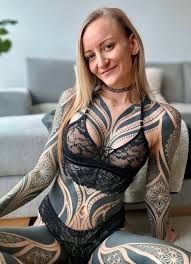 Eule Emma - Free pics, galleries & more at Babepedia