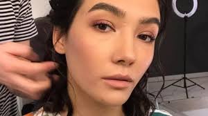 Aybüke Pusat oyuncu cüretkar tercihleriyle konuşulmaya devam ediyor