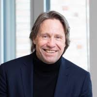 Robert Wohl's Instagram, Twitter & Facebook