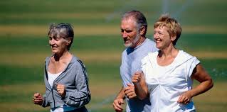 Resultado de imagem para 50 years woman running on grass