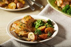 Sheet Pan Honey Garlic Chicken And Broccoli Recipe In 2020 Sheet Pan Dinners Honey Garlic Chicken Sheet Pan Dinners Chicken