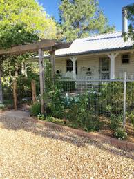 A major feature of the double roll top fencing is its roll top and bottom, which looks more beautiful. Wire Fence For Backyard Of 1920 Bungalow