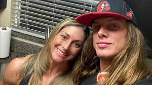 Lisa Riddle's Instagram, Twitter & Facebook