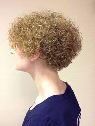 Coiffure Frisee Serree Mixte Dauerwelle Wellen Haare