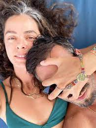 '9 değil 13 haftalık hamileyim' diyerek müjdelediği hamilelik haberinin ardından internette en çok merak edilen isimler arasında yer alan özge özpirinçci, kavak yelleri dizisinde ismini. Vf Yhwjdhx7qbm