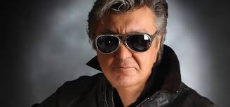 Bobby Solo live acoustic solo