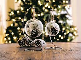 Los expertos de homify están invitados, pero no obligados a responder estas preguntas. Une Decoration De Noel Creative Et Originale A L Aide De Pommes De Pin Design Feria