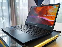The new zenbook 13 gives you all the elegance and style you expect from a zenbook — and a whole lot more, with a sophisticated modern design that places it in a class of its own. Asus Rilis Zenbook 13 Ux331ual Ux331un Laptop Tipis Yang Kuat Diinjak Jagat Review