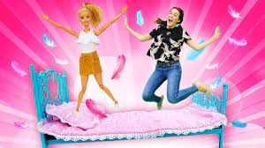 Barbie Monta Los Muebles De Casa Juegos Con Barbie Videos De Barbie En Espanol Youtube