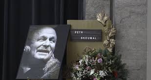 V oblasti realit se pohybuje již od roku 2007 a díky své. Pohreb Petra Skoumala 76 Loucila Se Manzelka Ilona Milenka Fischerova I Utajovany Syn