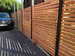 Fertigen Gartenzaun Kaufen Oder Zaun Selber Bauen Lassen In 2020 Gartenzaun Gartengestaltung Zaun