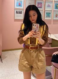 Khaki High Waist Wide Leg Shorts Seulgi Red Velvet K Fashion At Fashionchingu In 2020 Red Velvet Seulgi Velvet Clothes Fashion