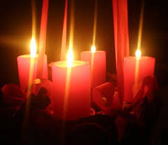 In vielen wohnungen findet man in diesen wochen (6) adventskranz aus grüner tannenästen gebunden. Adventskranz Wikiwand