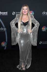 Next, clarkson and the fray hit the road on the kelly clarkson/the fray tour in 2012, and in 2013, she joined maroon 5 for the 12th annual honda civic tour. Kelly Clarkson Stuns At Bbmas In Silver Gold Gowns Before Covering Whitney Houston S Song