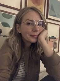 The Book and the Rose (Short 2001)