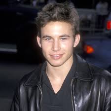 Jonathan taylor thomas (born jonathan taylor weiss on september 8, 1981) is an american actor, voice actor, former child star, and teen idol. Jonathan Taylor Thomas Height Relationships And Education