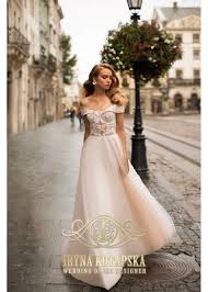 This Dress Does Not Require Additional Accessories As It Looks Very Chic Itself The Top Of The Dress Is Made Dresses Wedding Dresses Beautiful Wedding Dresses