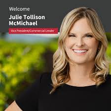 Julie Bumgardner's Instagram, Twitter & Facebook