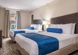 Whether you are entertaining for business or pleasure, our two bedroom hospitality suites provides the space and amenities necessary to ensure both you and your guests enjoy every second. Two Bedroom Suite The Breakers Hotel