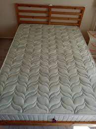 insanlar yasam alanlarinin temiz olmasini ve bu sayede saglikli bir sekilde yasamayi istemektedir bundan dolayi kendi temizlikl yatak yatak basliklari alanlar