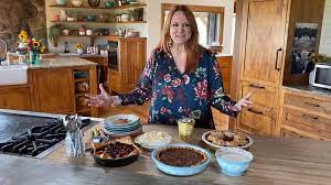 Outside of title cards, it is mostly used in endings of episodes. Food Network The Pioneer Woman S Pie Parade Facebook