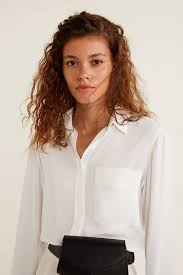 Camiseta tipo polo blanca mujer, hombre, niño, todas tallas. La Nueva Camisa Blanca Universal Esta En Mango Y Cuenta Con El Visto Bueno De Vaqueros Y Pantalones De Vestir