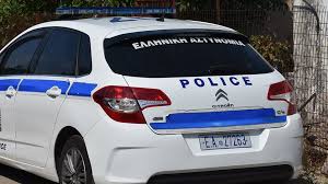 Η 43χρονη σύμφωνα με πληροφορίες του onlarissa.gr δέχτηκε 8 πυροβολισμούς από τον σύζυγό της και έπεσε. Larisa Sok Me Dolofonia 70xronoy Apo Ton Geitona Toy 35xronos O Feromenos Ws Drasths Ths Dolofonias Iliaweb Nea Apo Thn Hleia