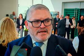 Asegura René Osiris que no le alcanza dinero en TRIELTAM; va por más » Muro  Politico