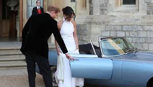 Oprah arrived at the royal wedding in a dress by stella mccartney, a bag by gabriela hearst, aquazurra pumps and a hat by philip treacy. Royal Wedding 2018 Elton John Peforms At Harry And Meghan S Reception