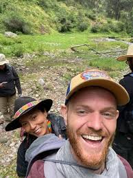 A large alternative family that works together, which plays together  African music