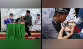 Ia menyebut pria 42 tahun itu pingsan saat hendak menutup ceramahnya. Kbduwa3vfl2owm