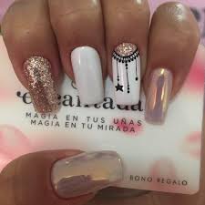 La tendencia de los diseños de uñas y la decoración de uñas en tus manos seguirá siendo una moda de belleza este año, que cada vez se hace mucho más elegante como también tiene mayor elaboración y creatividad. Pin De Maria Garcia En Encantadas Unas Deciradas Manicura De Unas Manicura