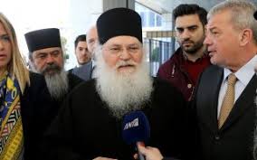 Οι θεράποντες ιατροί έκριναν ότι ο γέροντας εφραίμ πρέπει να διασωληνωθεί για περισσότερη υποστήριξη. Oi Peripeteies Toy Hgoymenoy Efraim H Ka8hmerinh