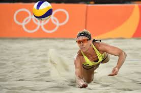 Du sable, un short, un ballon, un filet, du soleil, un dj et une fréquence cardiaque (très) élevée. Interdites De Porter Le Bikini A Un Tournoi De Beach Volley Les Allemandes Annulent Leur Presence