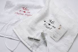 Handtuch Set Zur Hochzeit Mit Bestickung Biggis Design Mit Bildern Handtucher Set Handtuch Besticken Tuch