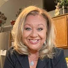 Elsa Barrientos's Instagram, Twitter & Facebook