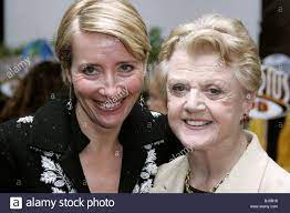 We catch up with emma thompson at the nanny mcphee premiere in london. Emma Thompson Angela Lansbury Nanny Mcphee Premiere Universal Citywalk Los Angeles Usa 14 Januar 2006 Stockfotografie Alamy