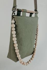 P e a r l b a g m a r g a r e t i n l a r g e