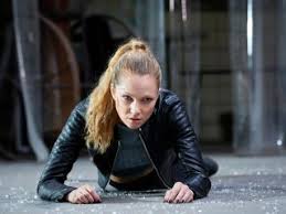 Als dann dem virtuellen rufmord ein echter mord folgt, gerät jenny in echte gefahr. Das B Team Mondo23