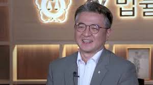 Jun 15, 2021 · '성추행 피해' 신고 뒤 극단적 선택을 한 공군 부사관의 유족 측 변호인인 김정환 변호사가 7일 오후 서울 용산구 국방부 검찰단에서 직무유기 등 혐의로 사건 초기 변호를 맡았던 공군 법무실 소속 국선변호사 a씨에 대한 고소장을 들어보이고 있다. Jyë²•ë¥ ì‚¬ë¬´ì†Œ