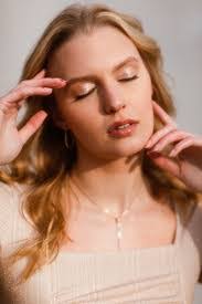 Ashley Harter's Instagram, Twitter & Facebook